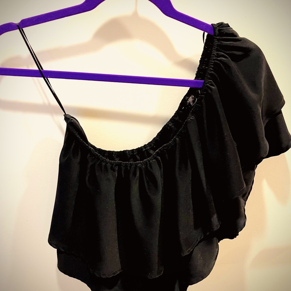 Sexy ruffled black crop